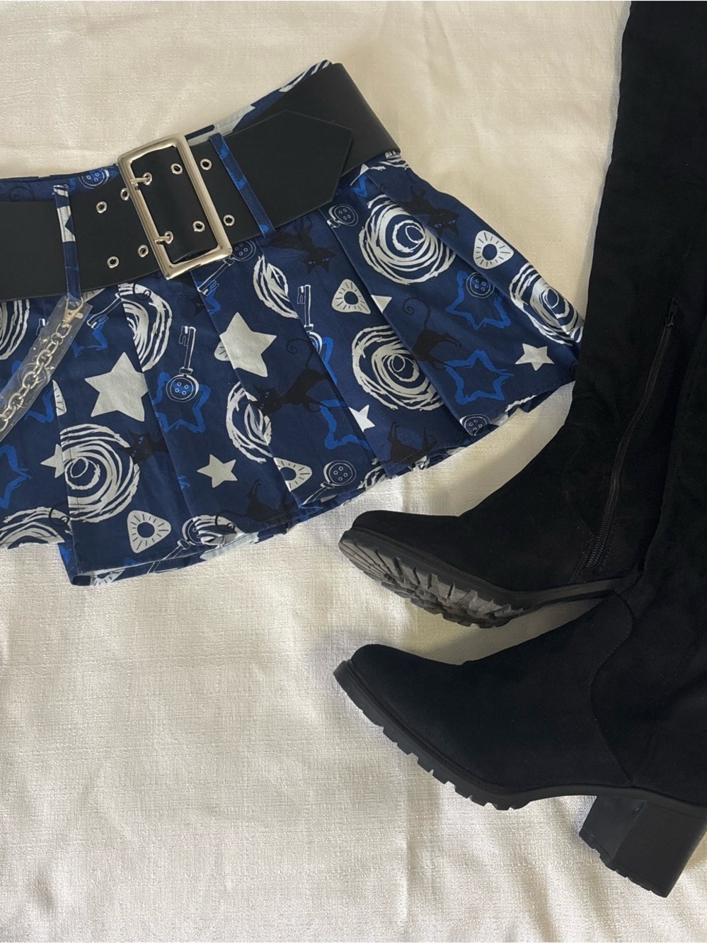Coraline Mini Skirt w/ Chunky Belt and Side Chain